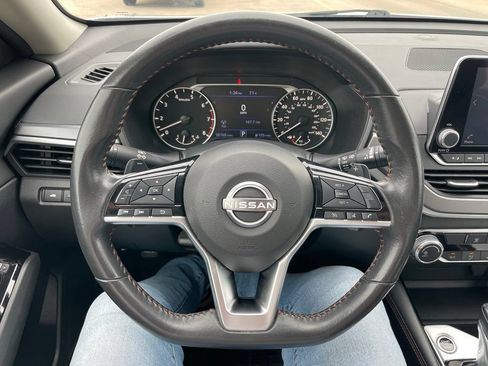 Used 2024 Nissan Altima 2.5 SR FWD image 19