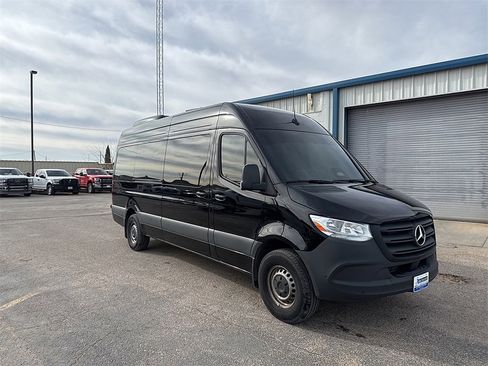 Used 2025 Mercedes-Benz Sprinter 2500 image 7