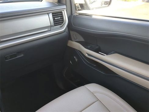 Used 2024 Ford Expedition Max XLT image 21