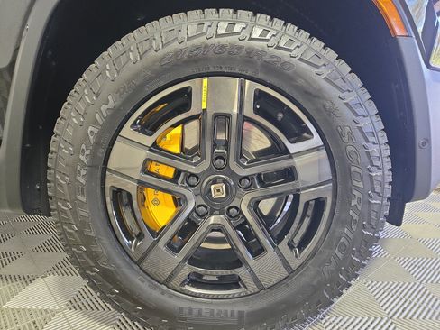 Used 2024 Rivian R1S Adventure AWD/4WD image 11