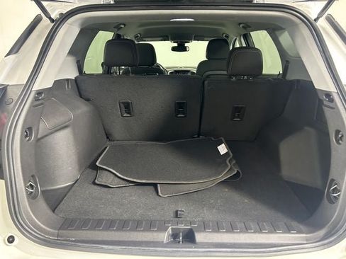 Used 2024 GMC Terrain SLE FWD image 25