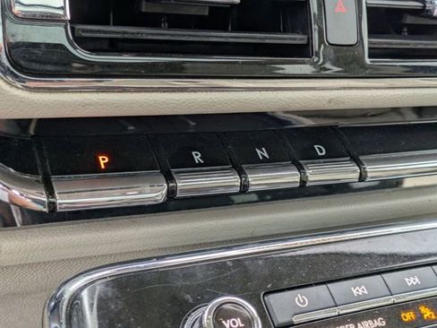 Used 2018 Lincoln Navigator Reserve w/ Technology Package image 17