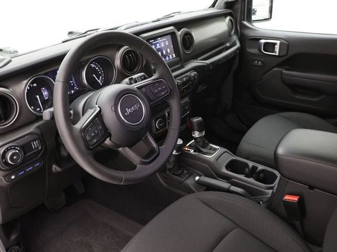 Used 2023 Jeep Wrangler Unlimited image 14