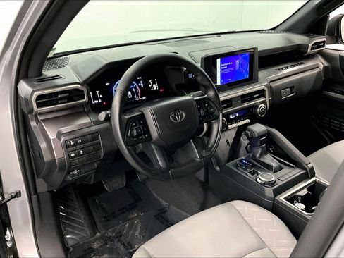 Used 2025 Toyota Tacoma SR5 AWD/4WD image 15