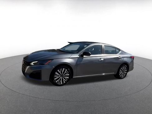 Used 2025 Nissan Altima 2.5 SV image 8