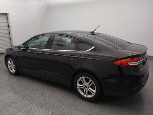 Used 2018 Ford Fusion SE w/ Fusion SE Technology Package FWD image 3