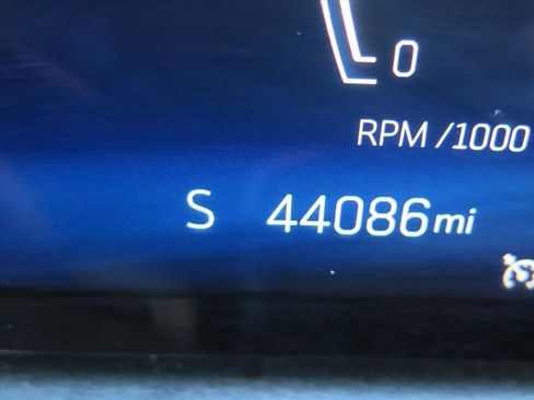 Used 2024 Cadillac XT4 Premium Luxury image 12