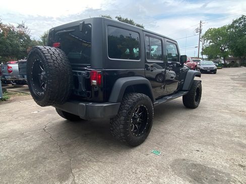 Used 2017 Jeep Wrangler Unlimited Sport w/ Connectivity Group AWD/4WD image 6