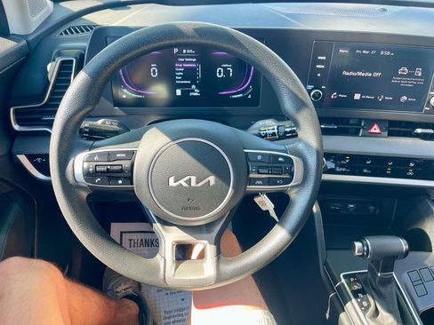 Used 2025 Kia Sportage LX image 14