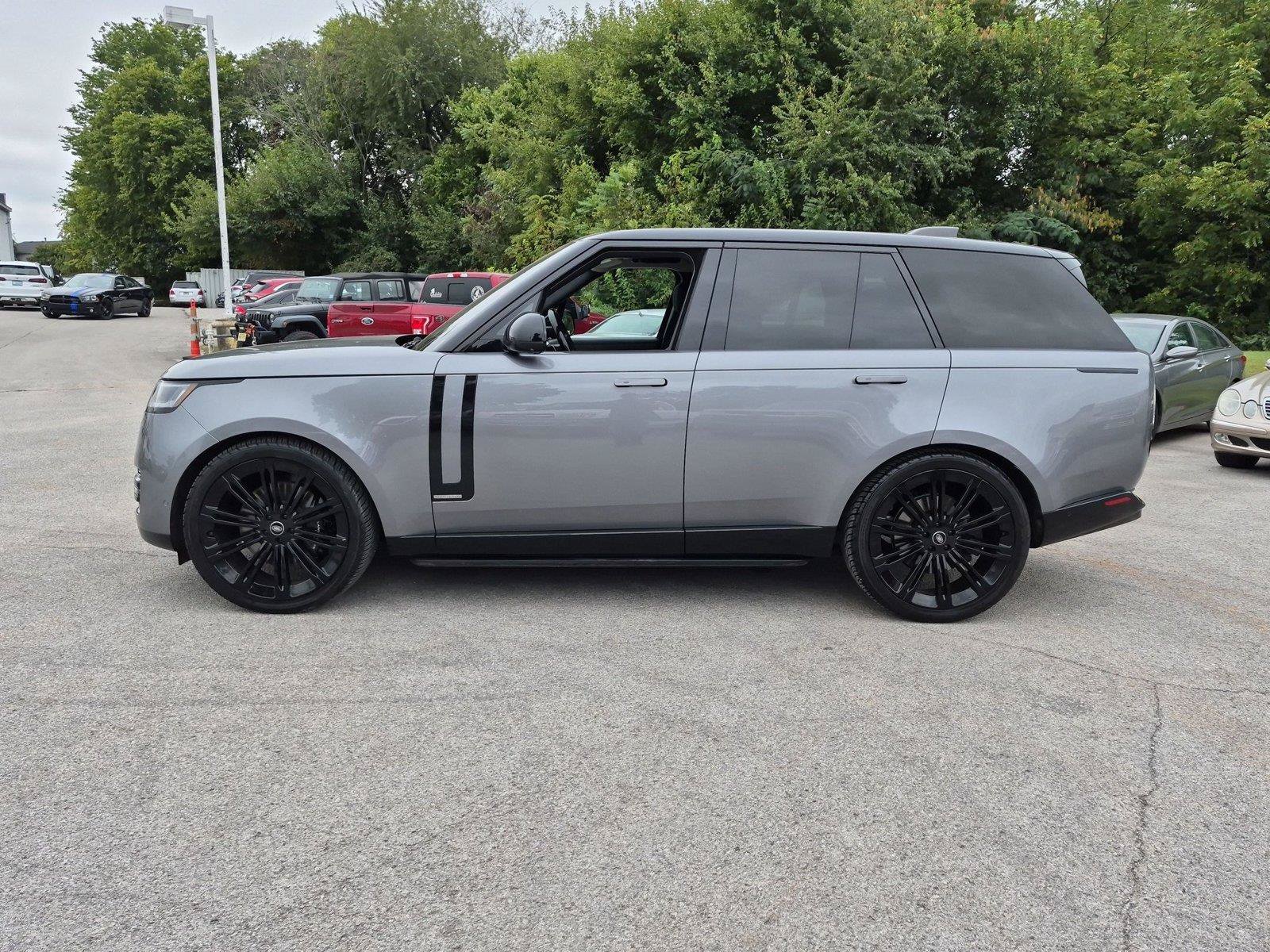 Used 2023 Land Rover Range Rover Autobiography AWD/4WD image 2