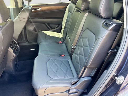 Used 2025 Volkswagen Atlas SE image 24