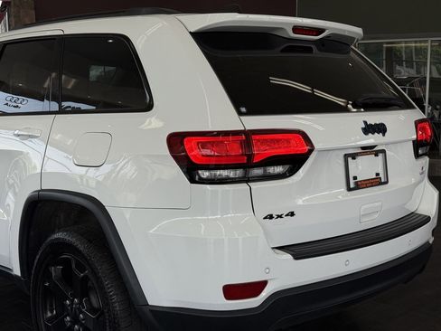 Used 2019 Jeep Grand Cherokee Laredo image 21