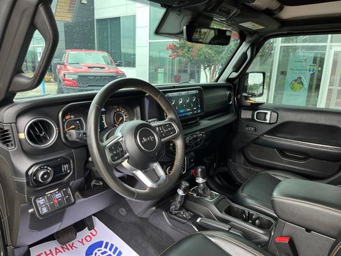 Used 2024 Jeep Wrangler Unlimited Sahara w/ Technology Group AWD/4WD image 4