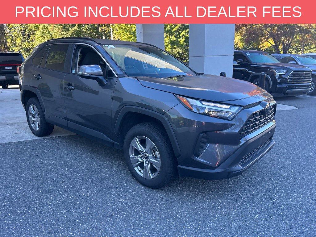 Used 2025 Toyota RAV4 XLE AWD/4WD image 1