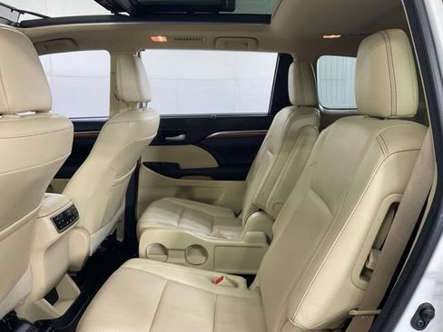 Used 2017 Toyota Highlander Limited Platinum w/ Carpet Mat Package AWD/4WD image 42