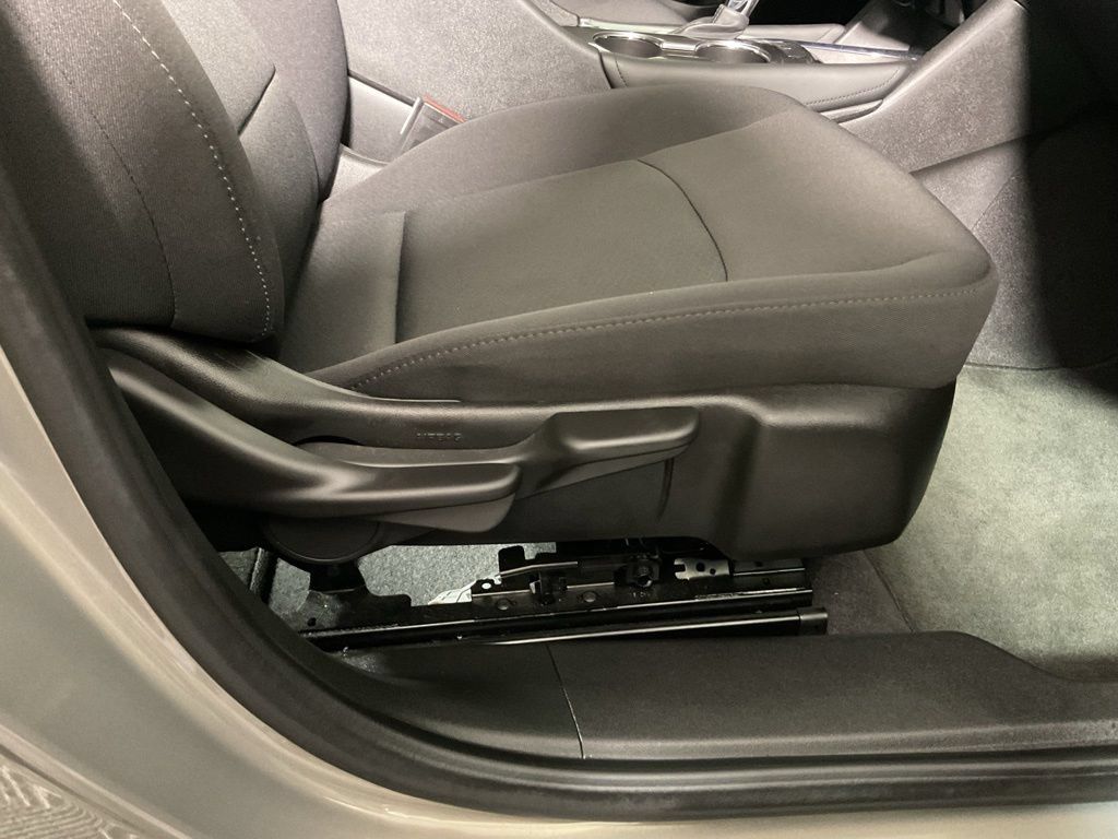 Used 2017 Chevrolet Malibu LT FWD image 36