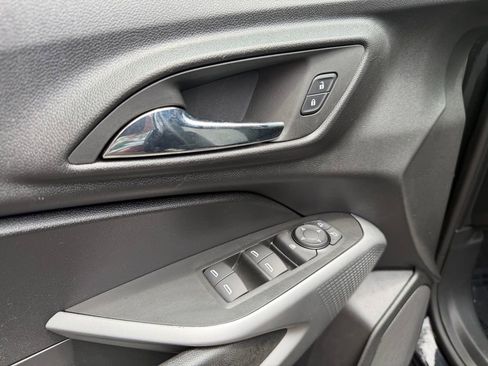 Used 2025 Chevrolet Trax LS FWD image 16