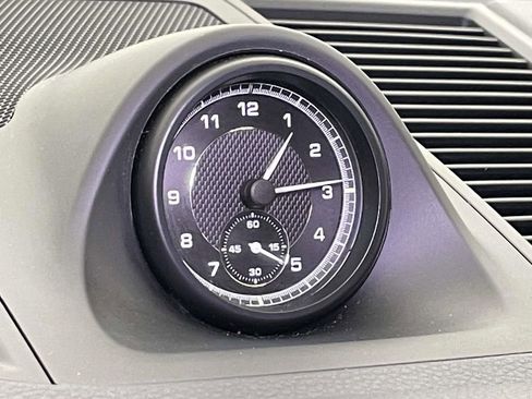 Used 2025 Porsche Macan image 28