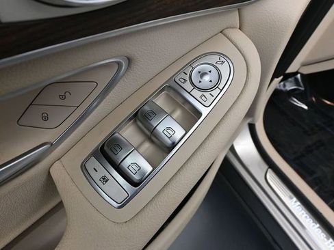 Used 2021 Mercedes-Benz GLC 300 4MATIC image 19