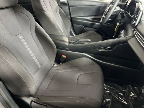 Used 2021 Hyundai Elantra SE image 26