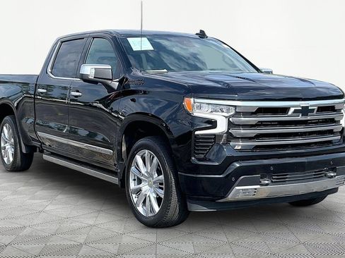 Used 2024 Chevrolet Silverado 1500 High Country w/ Technology Package AWD/4WD image 3
