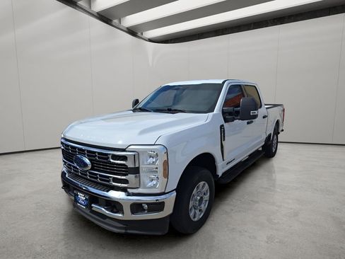 Used 2024 Ford F250 XLT AWD/4WD image 1