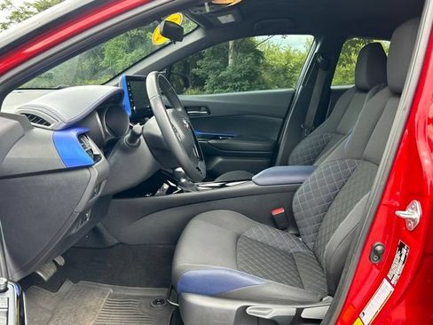Used 2020 Toyota C-HR XLE FWD image 21