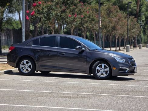 Used 2016 Chevrolet Cruze LT w/ Technology Package FWD image 5