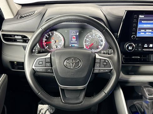 Used 2022 Toyota Highlander LE image 20