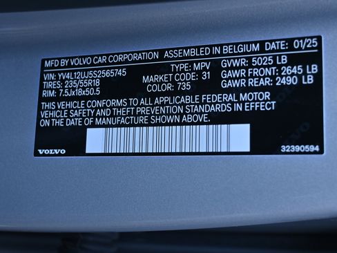 Used 2025 Volvo XC40 B5 Core image 38