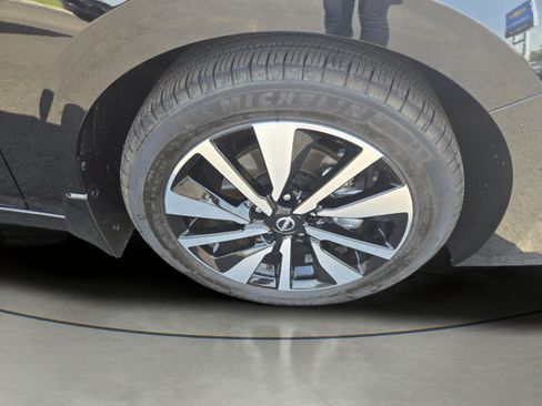 Used 2024 Nissan Sentra SV w/ SV Premium Package FWD image 27