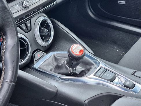 Used 2021 Chevrolet Camaro LT w/ Technology Package image 9