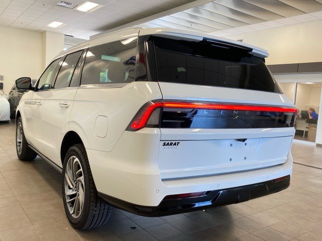 New 2027 Lincoln Navigator Reserve AWD/4WD image 5