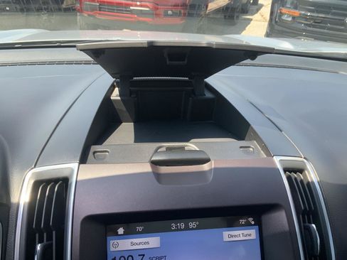 Used 2017 Ford Edge Titanium w/ Equipment Group 301A AWD/4WD image 34