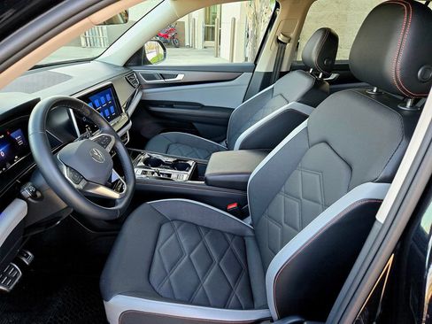 Used 2024 Volkswagen Atlas Peak Edition SE image 25