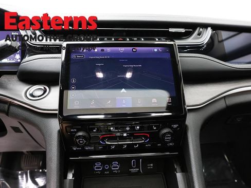Used 2022 Jeep Grand Cherokee Limited 4xe w/ Luxury Tech Group II AWD/4WD image 12