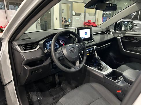 Used 2025 Toyota RAV4 LE image 10