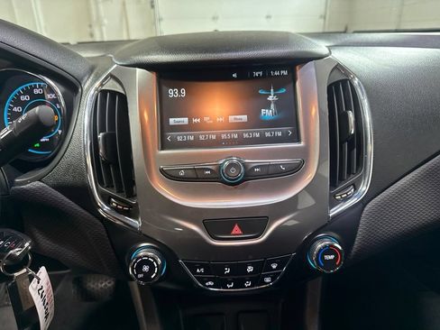 Used 2017 Chevrolet Cruze LT FWD image 15