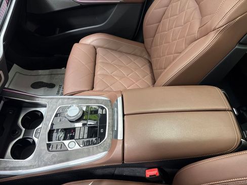 Used 2024 BMW X7 xDrive40i w/ Executive Package image 34