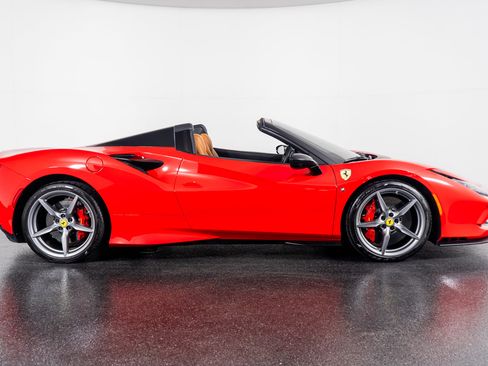 Used 2022 Ferrari F8 Tributo image 6