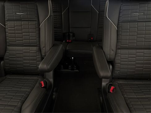 New 2025 Cadillac Escalade ESV Sport Platinum image 17