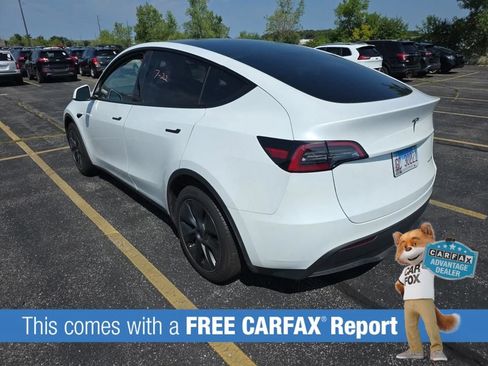 Used 2024 Tesla Model Y Long Range AWD/4WD image 2