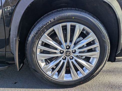 Certified 2022 Toyota Highlander Platinum image 11