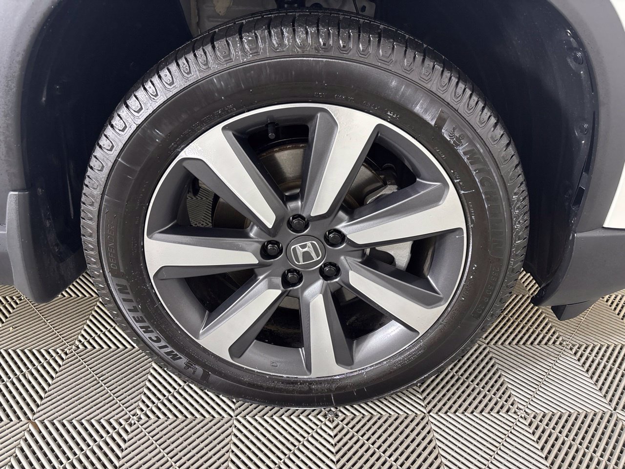 Used 2025 Honda Pilot Touring image 37