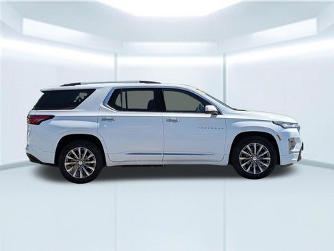 Used 2023 Chevrolet Traverse Premier FWD image 7
