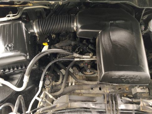 Used 2021 RAM 1500 Classic SLT RWD image 30