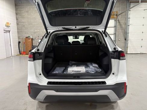 New 2025 Volkswagen Tiguan SE image 16