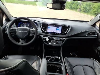 Used 2025 Chrysler Pacifica Limited