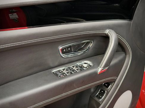 Used 2019 Bentley Bentayga AWD/4WD image 37