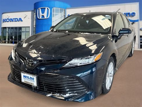 Used 2020 Toyota Camry LE image 1